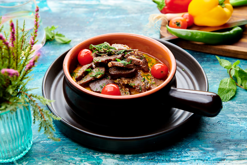 Pastrama de berbecut cu mamaliguta