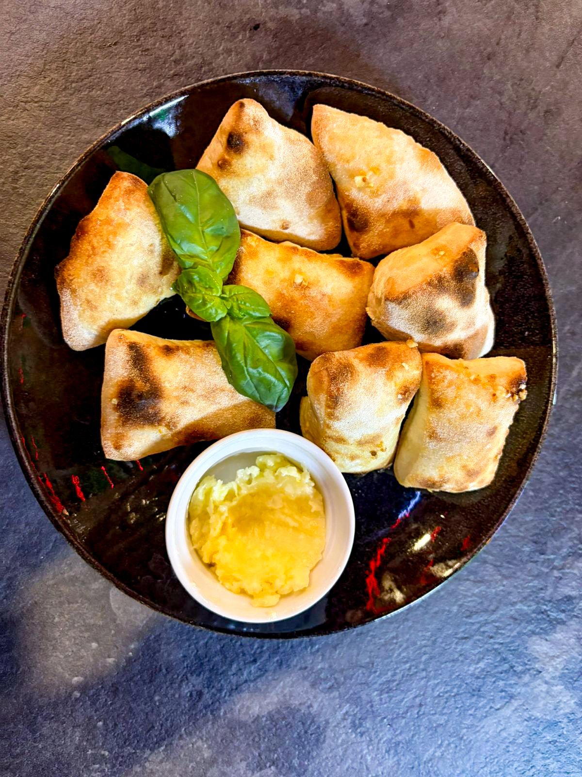 Bułeczki Z Masłem Czosnkowym