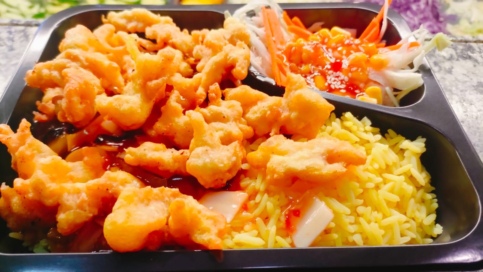 w cieście w sosie słodkim chilli