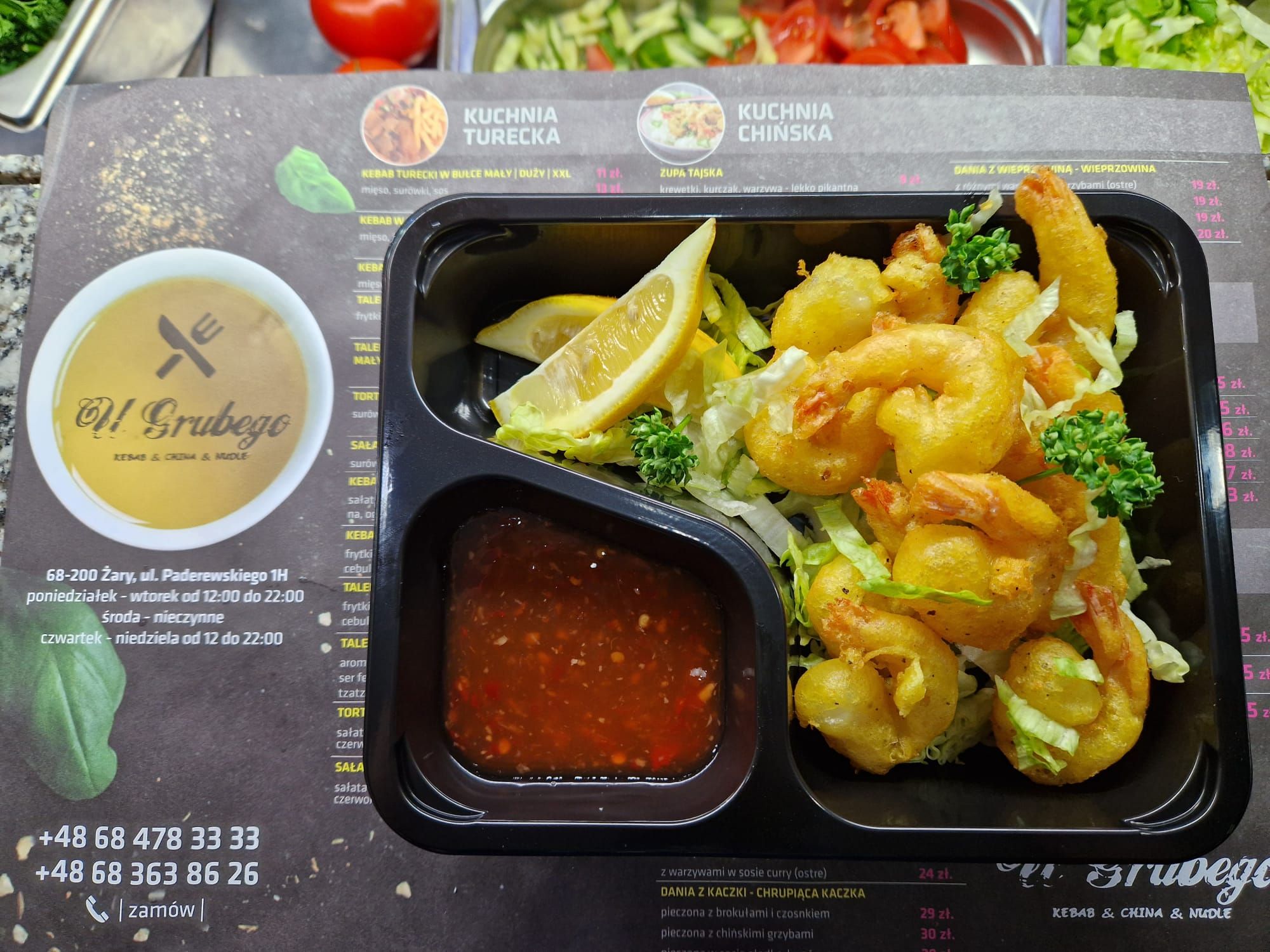 Panierowane krewetki z sosem