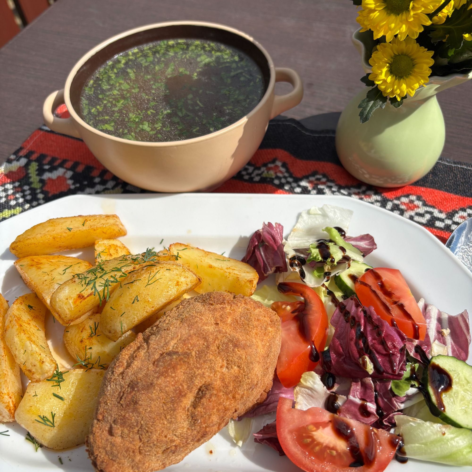 Rosół z makaronem  + Kotlet po kijowsku 