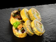 Tamago Maki z kalmarami w tempurze, spicy mayo i warzywami
