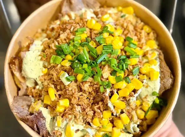 Na talerzu frytki z posypką