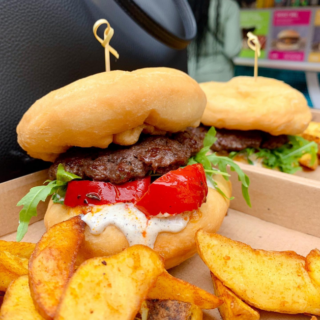 Burger + frytki