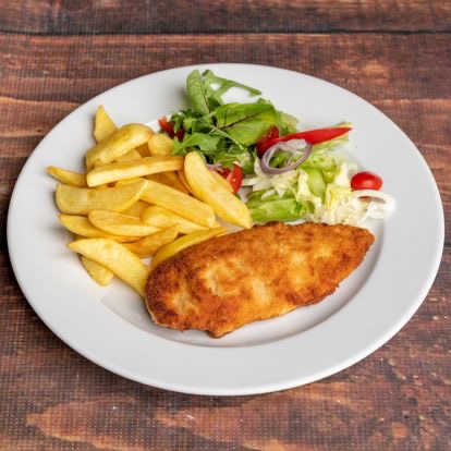 Pierś z kurczaka panierowana, frytki , surówka z sezonowych warzyw