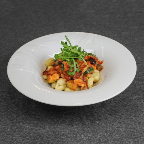 Gnocchi z cukinią, bakłażanem i pieczarkami w sosie pomidorowym