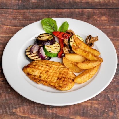 Pierś z kurczaka grillowana z cukinią i bakłażanem oraz opiekany ziemniaki