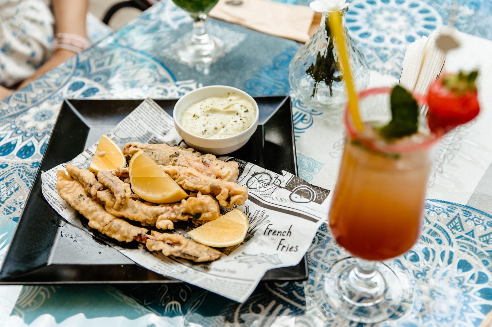 Tentacule Calamari la Plită cu Tzatziki