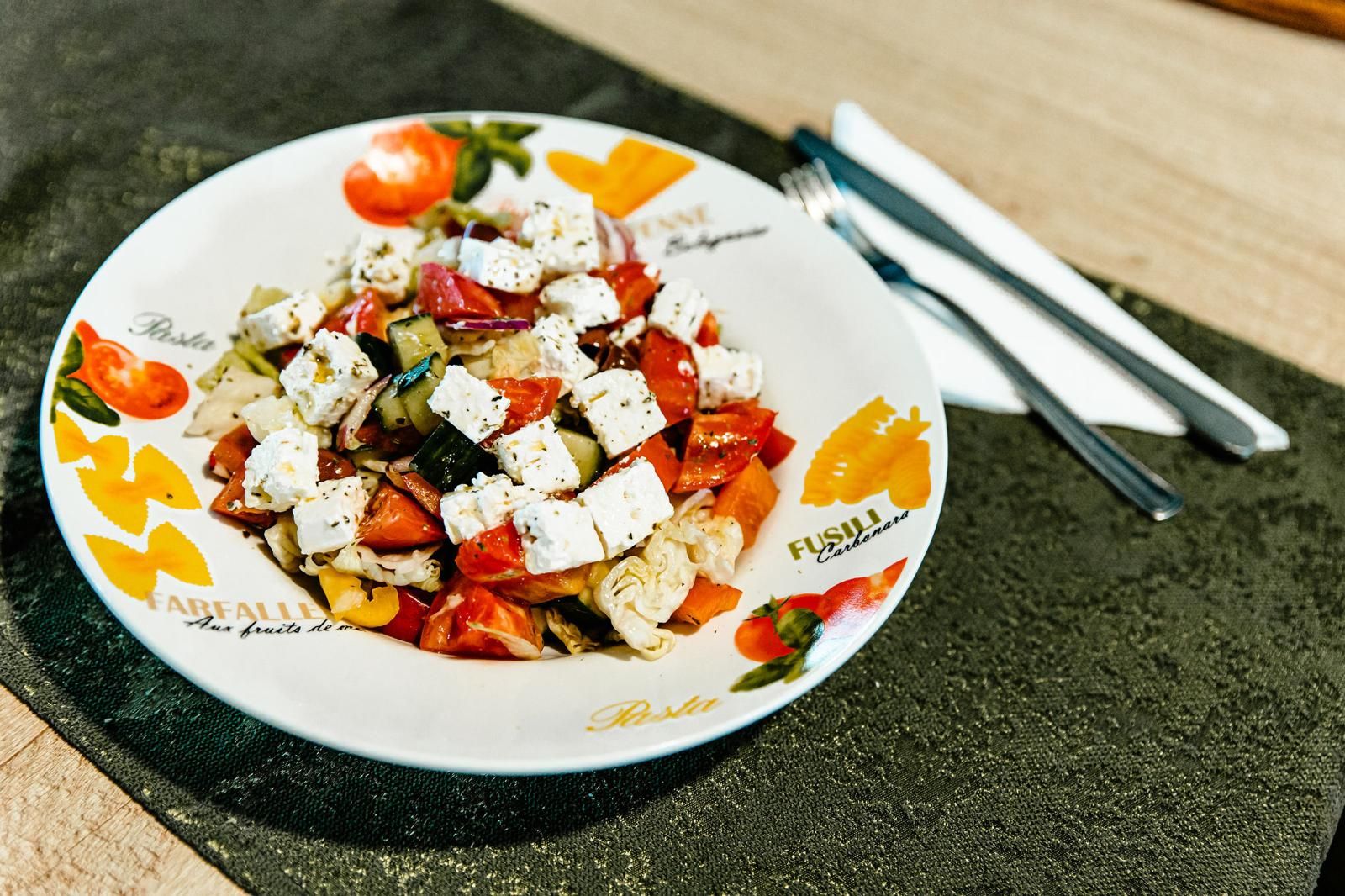 Horiatiki (Salată Grecească)