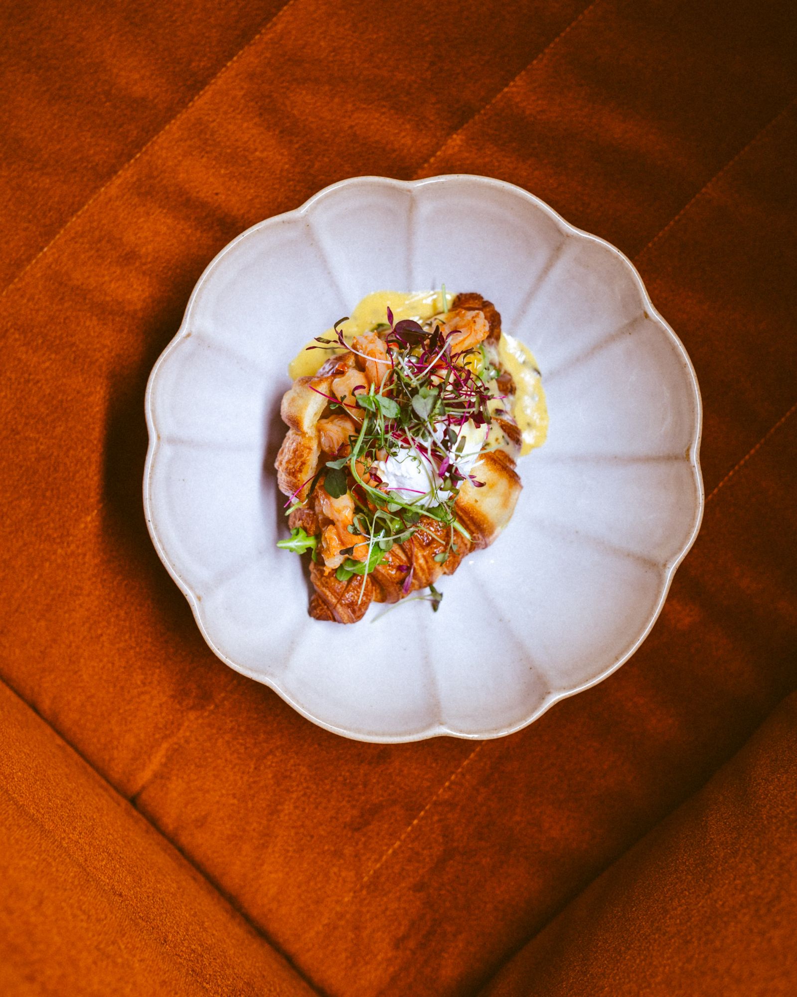 Croissant z krewetkami