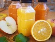 Świeżo wyciskany sok z pomarańczy i grapefruita