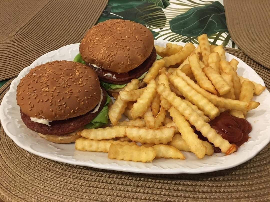 Hamburger zestaw z frytkami