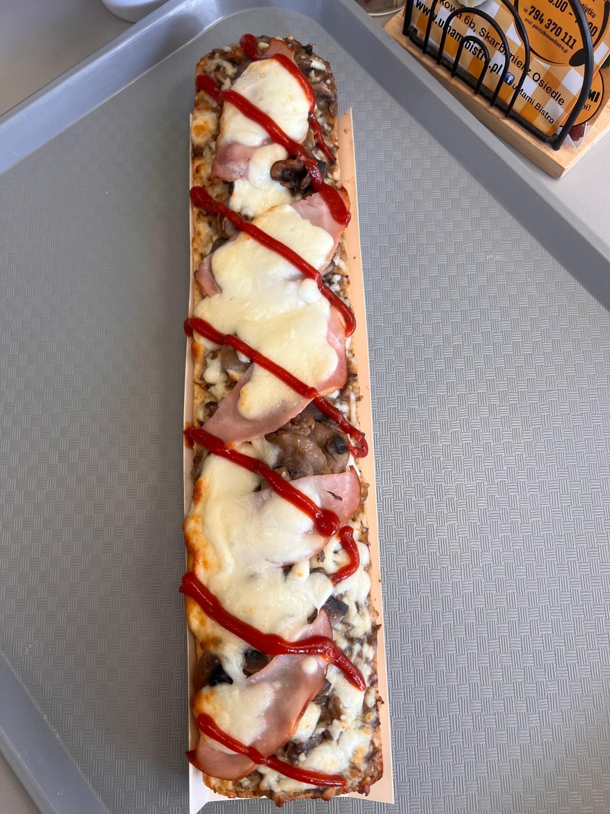 Zapiekanka XL z szynką serem i pieczarkami