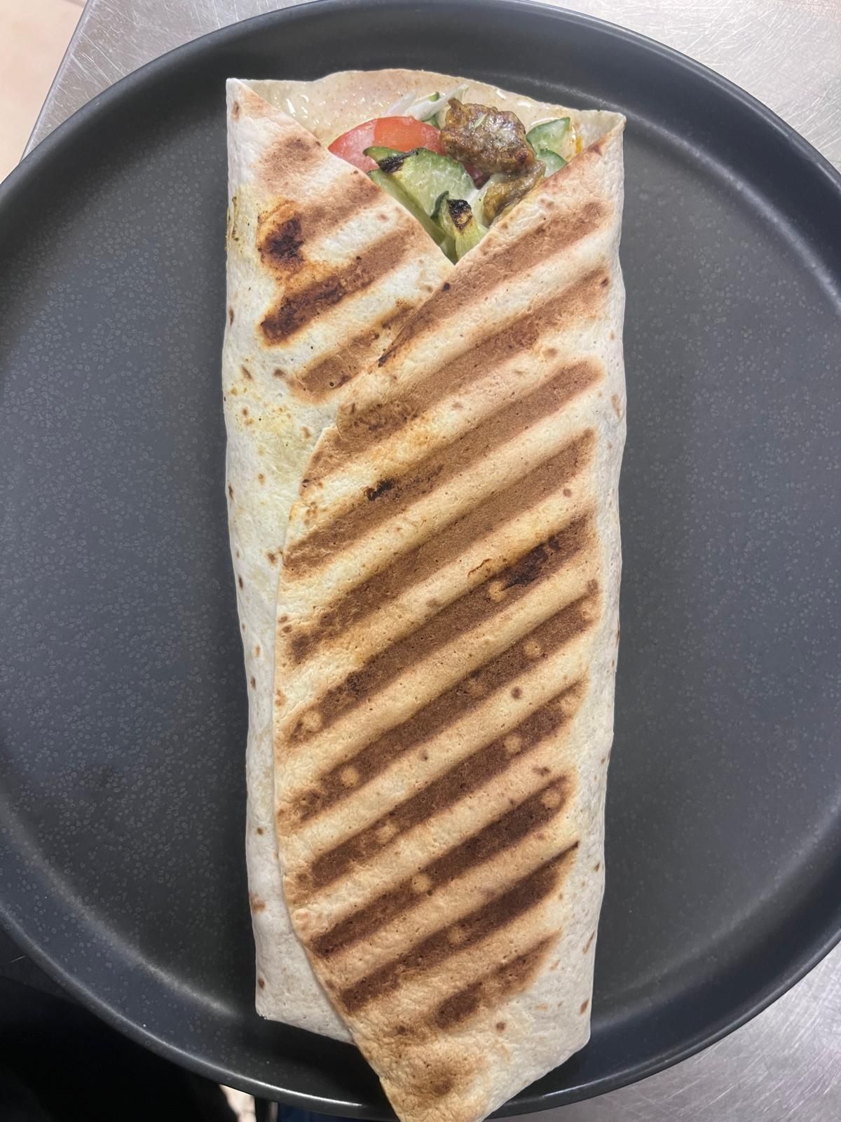 Mega wrap z kurczakiem i warzywami