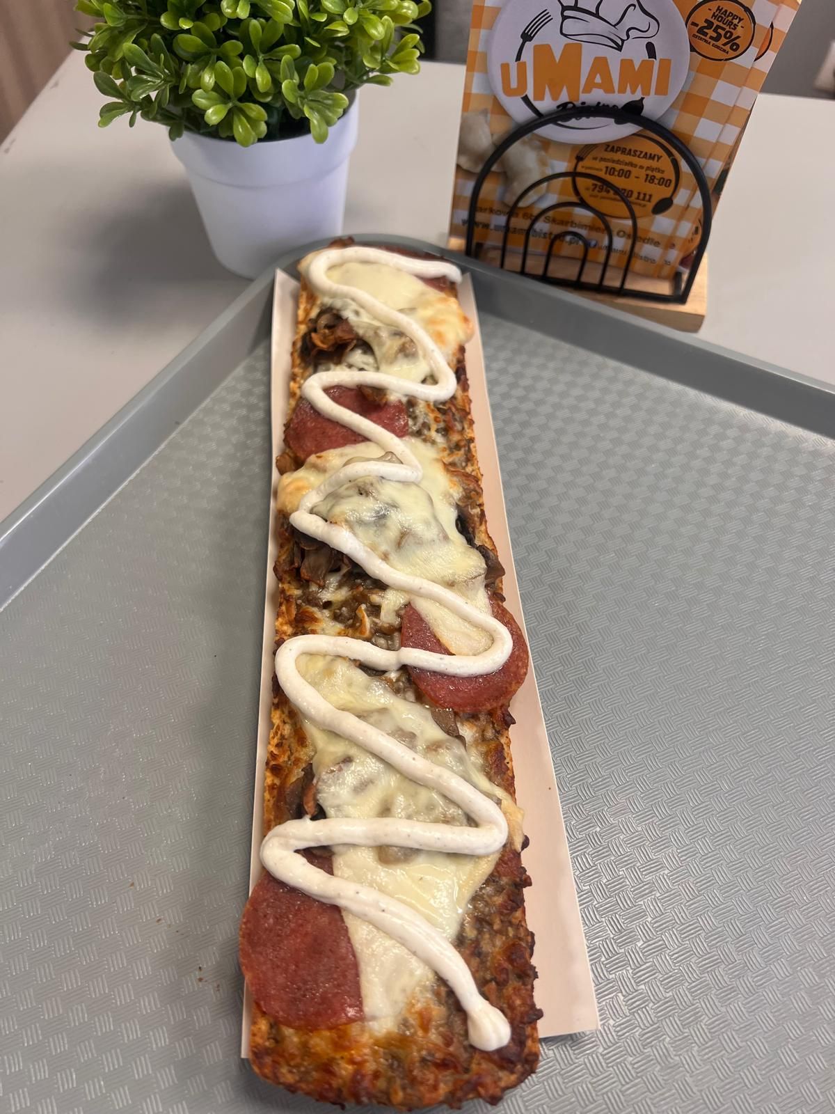 zapiekanka z serem salami i pieczarkami