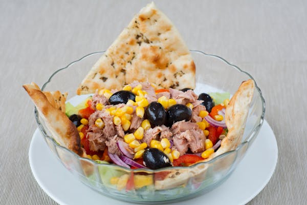 Salată mediteraneană cu ton
