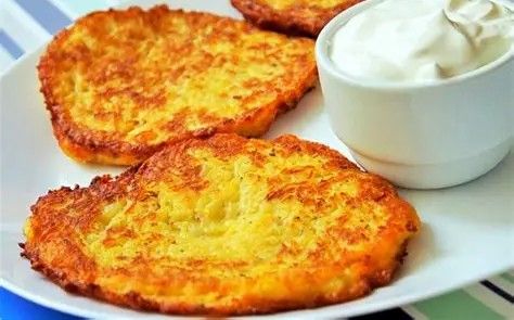 Placki ziemniaczane i śmietana 2 szt.