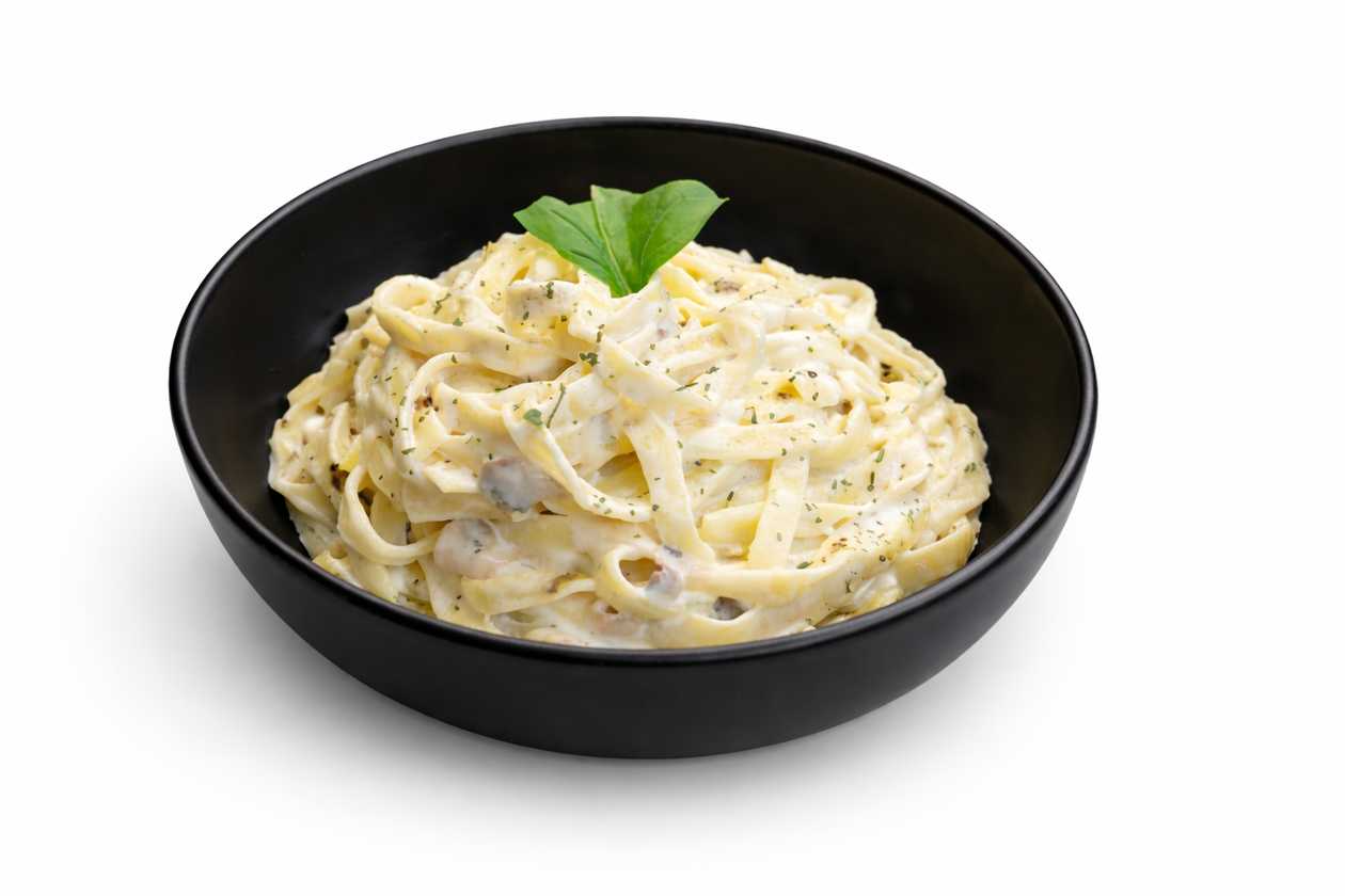 Tagliatelle Four Cheese gratinate cu nuci