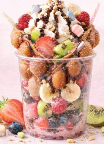 Mini Bubble Waffle + owoce + bita śmietana + polewa + topping