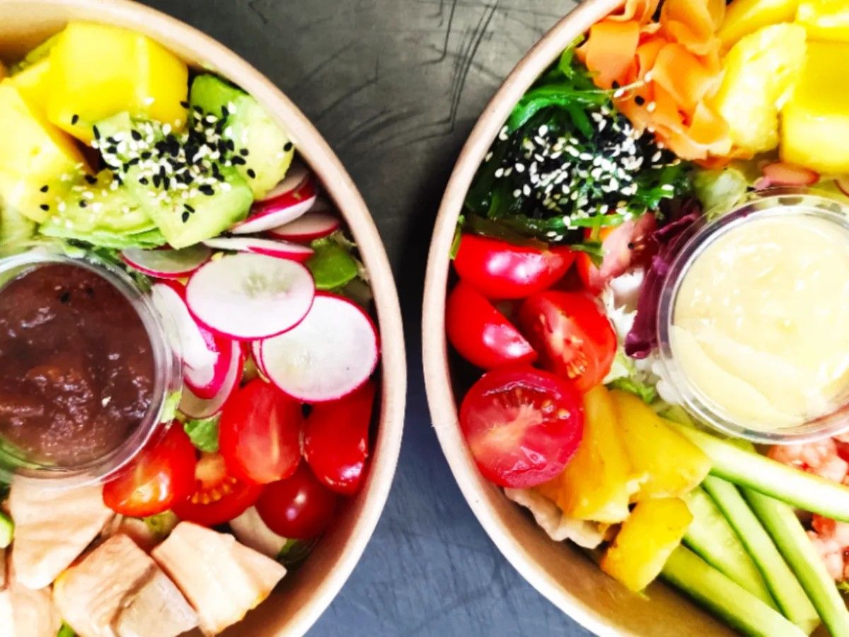 Greek Poke Bowls z gyrosem, fetą i warzywami