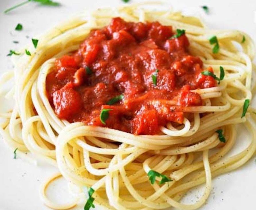 Spaghetti z emulsją maślaną ze świeżymi pomidorami i Grana Padano