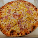 Menu 8: Šunková pizza s kukuricou a polievkou podľa vlastného výberu vyberu