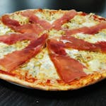 3. Pizza Syrová špeciál