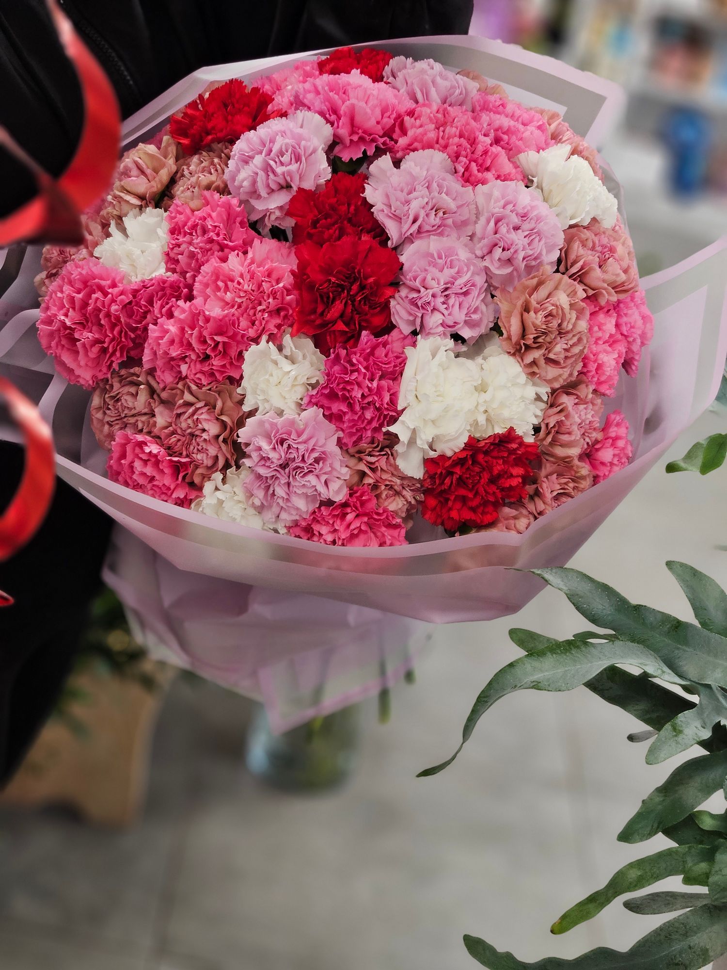 29 pojedynczych goździków mix kolorów
