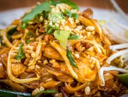 PAD THAI (Makaron ryżowy w sosie tamaryndowym z jajkiem)