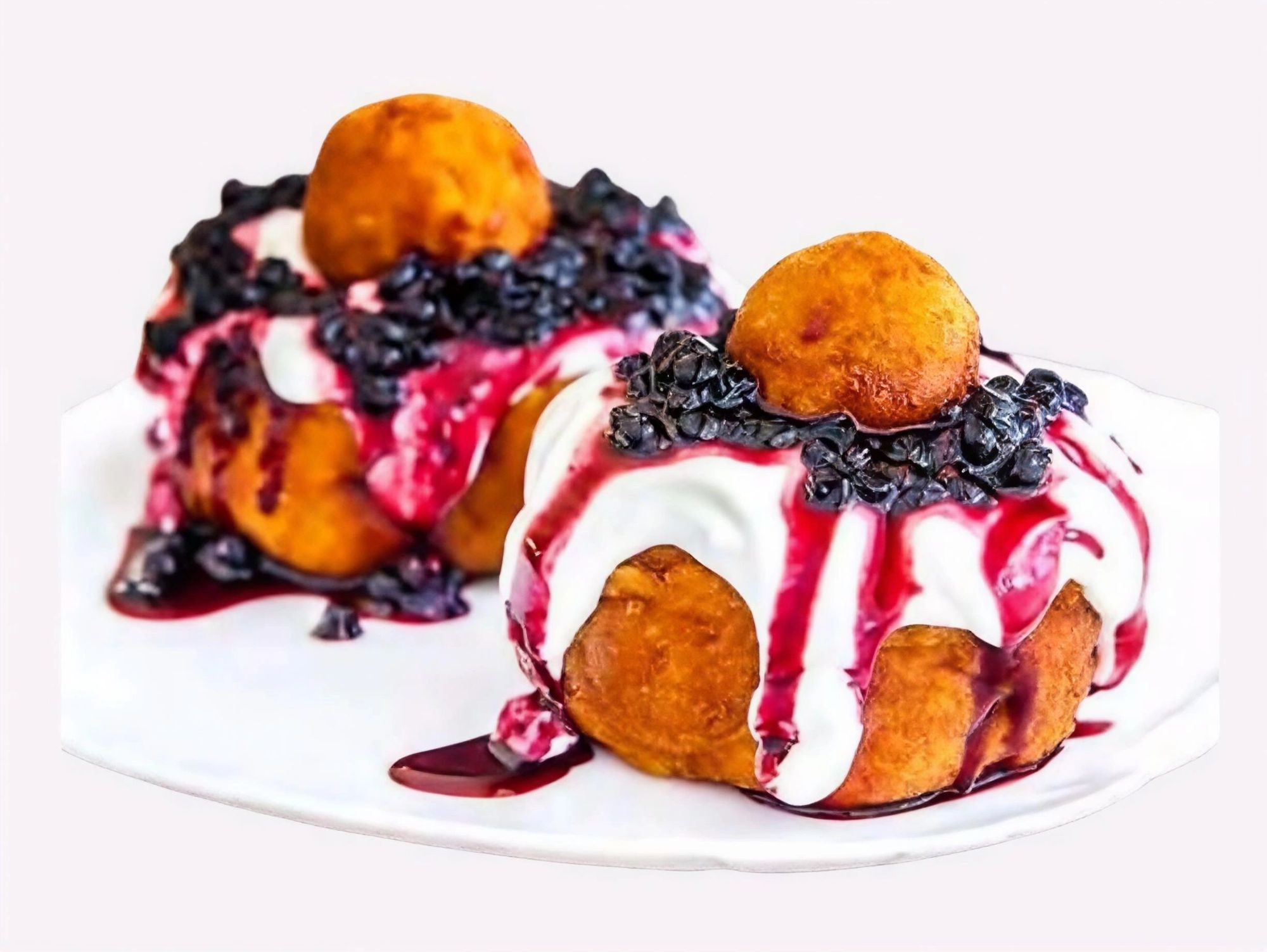 Papanași cu smântână și dulceață de afine