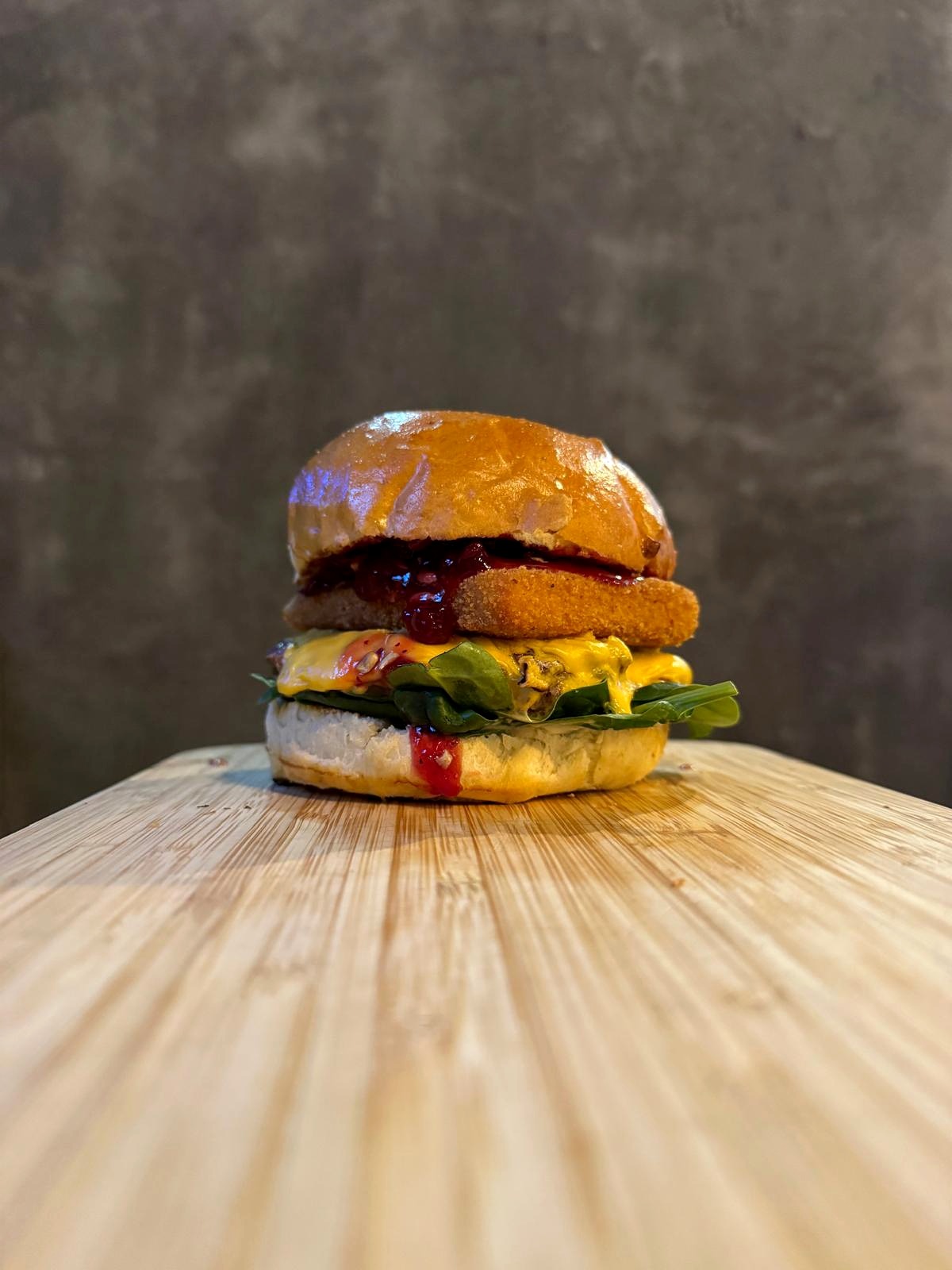 Burger Stolarza z żurawiną