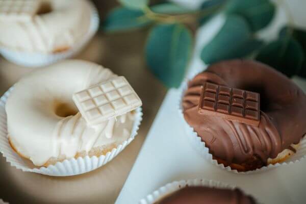 Donut z Białą Czekoladą Keto 