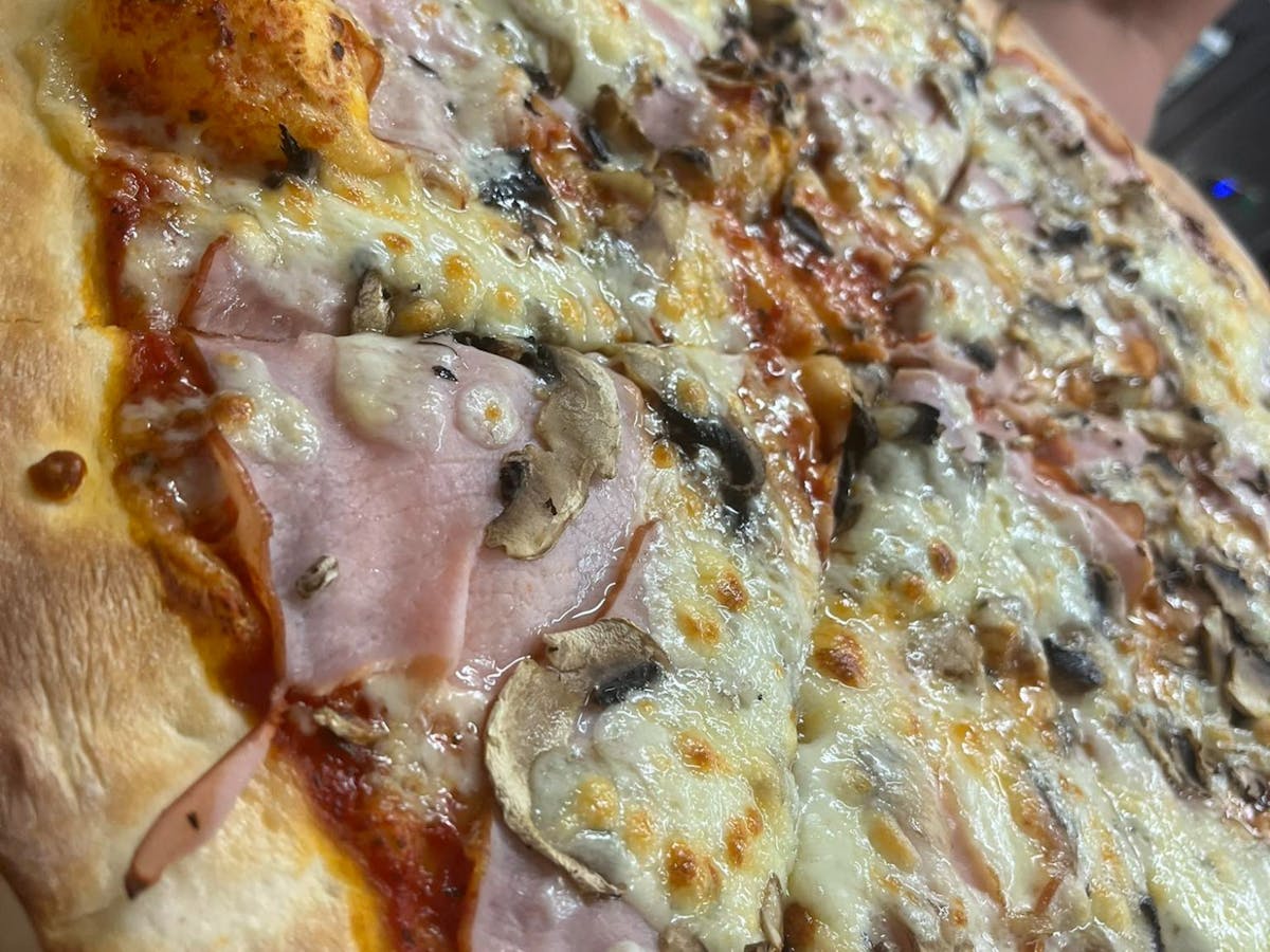 Pizza Capricciosa 4