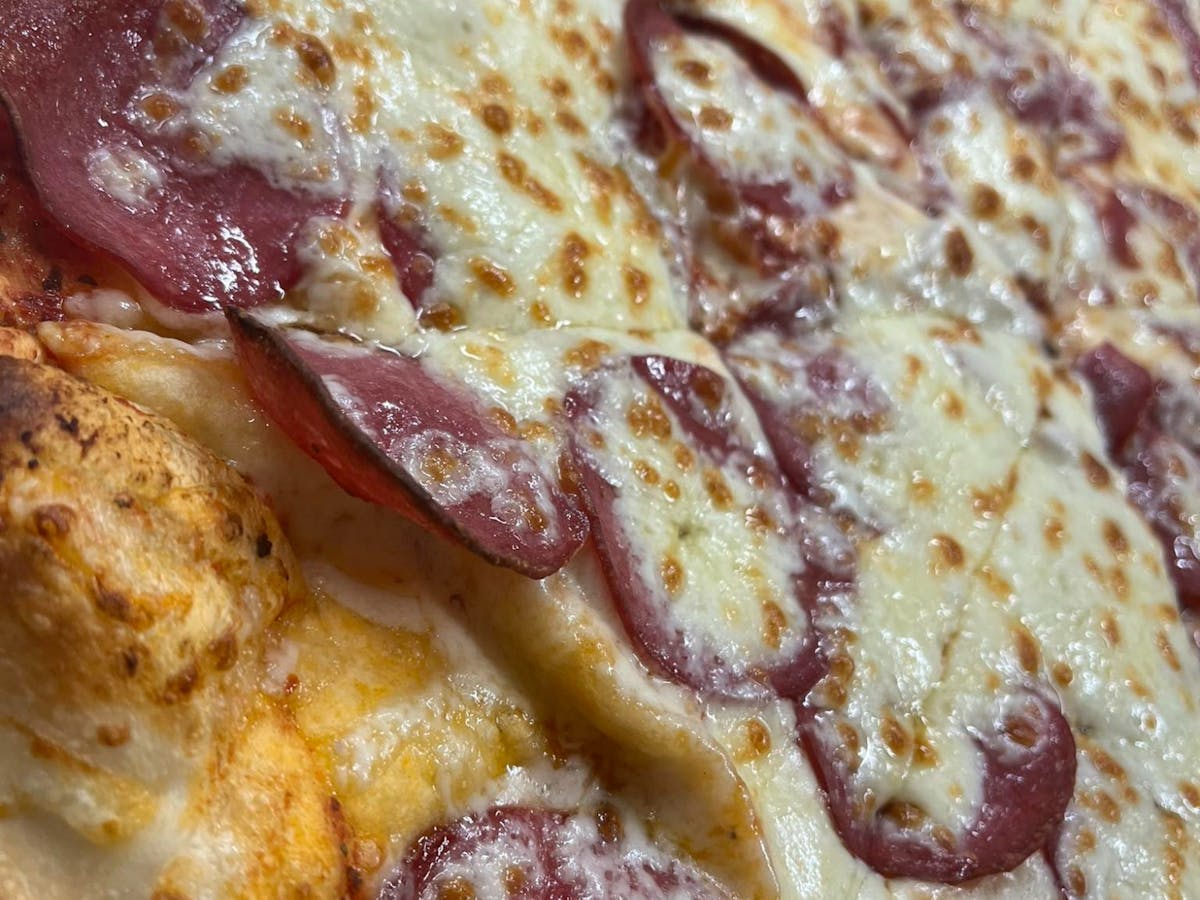 Pizza Salami 7