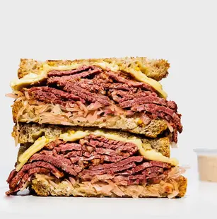 Kanapka Reuben z Pastrami