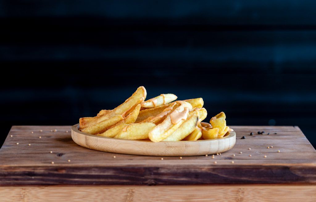 Cartofi Fry'n'Dip cu sos de ardei copt