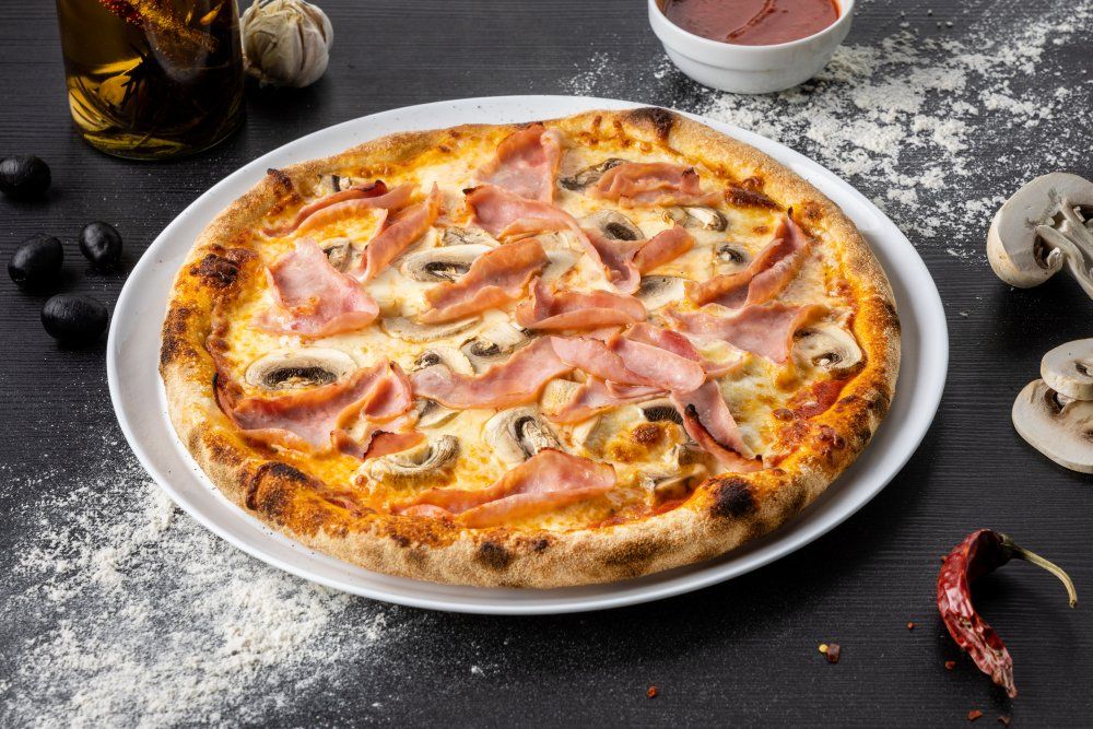 Pizza Prosciutto e Funghi
