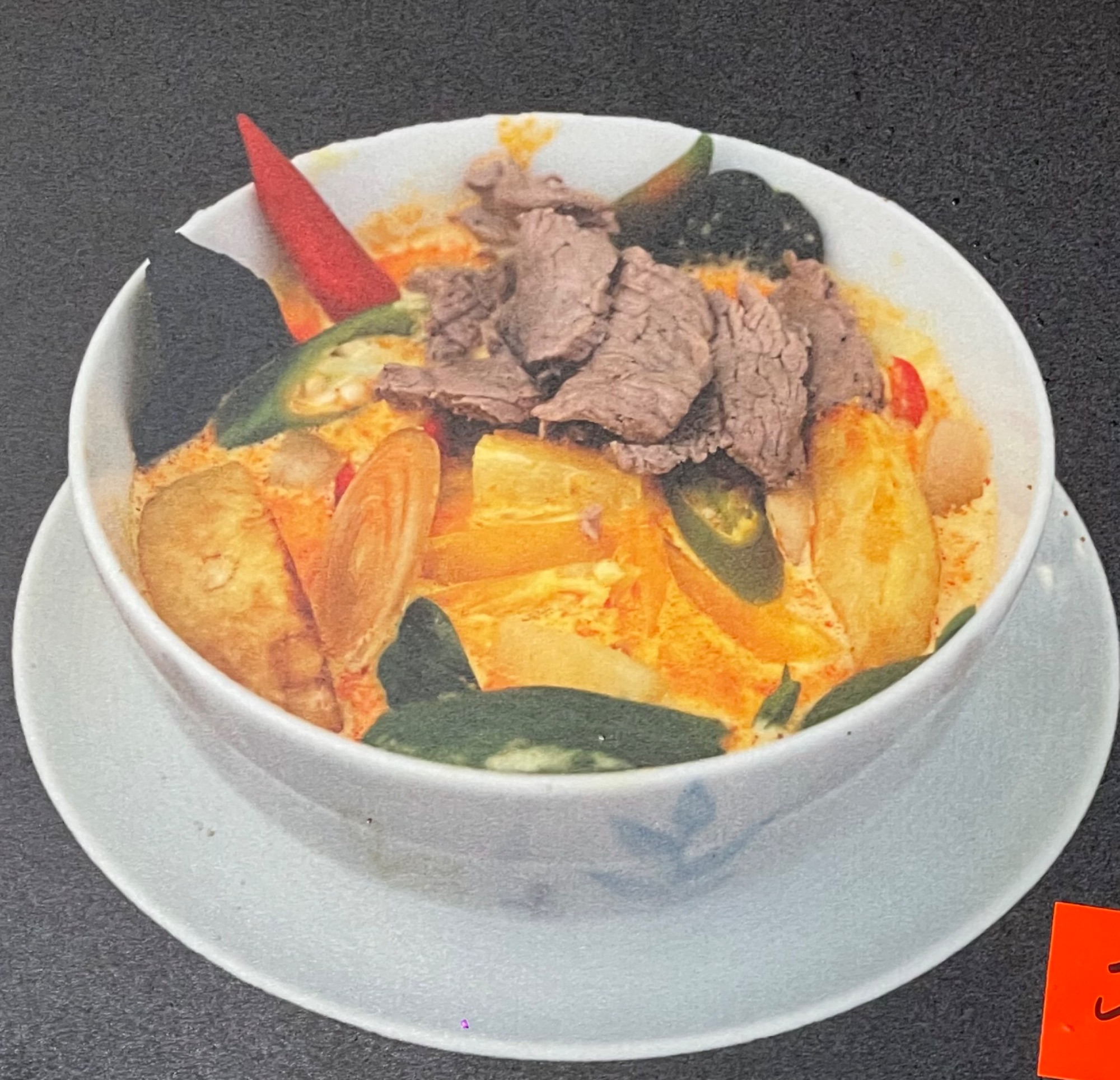 10. Zupa curry żółte, czerwone, zielone
