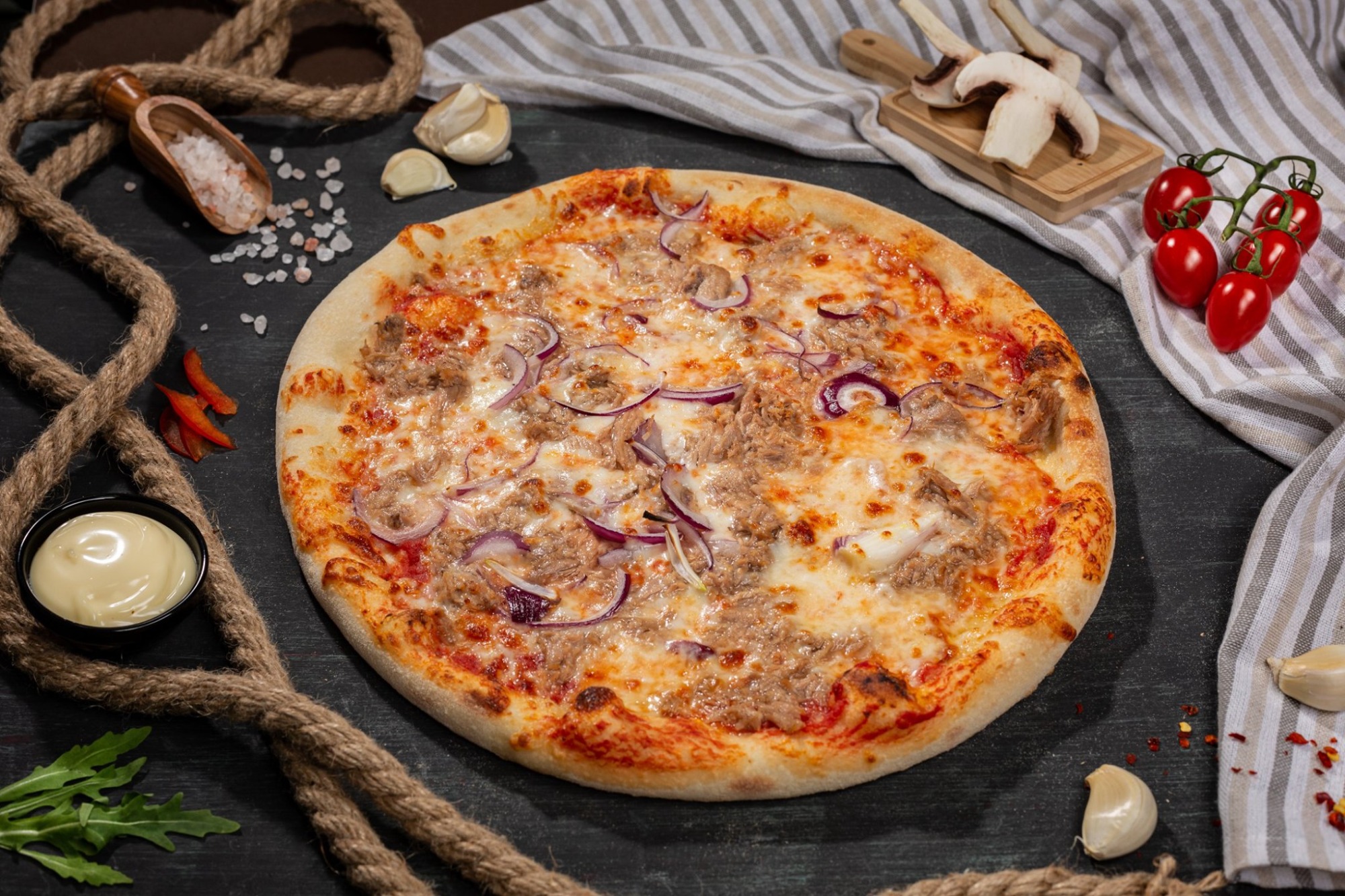 Pizza Tonno e Cipolla M