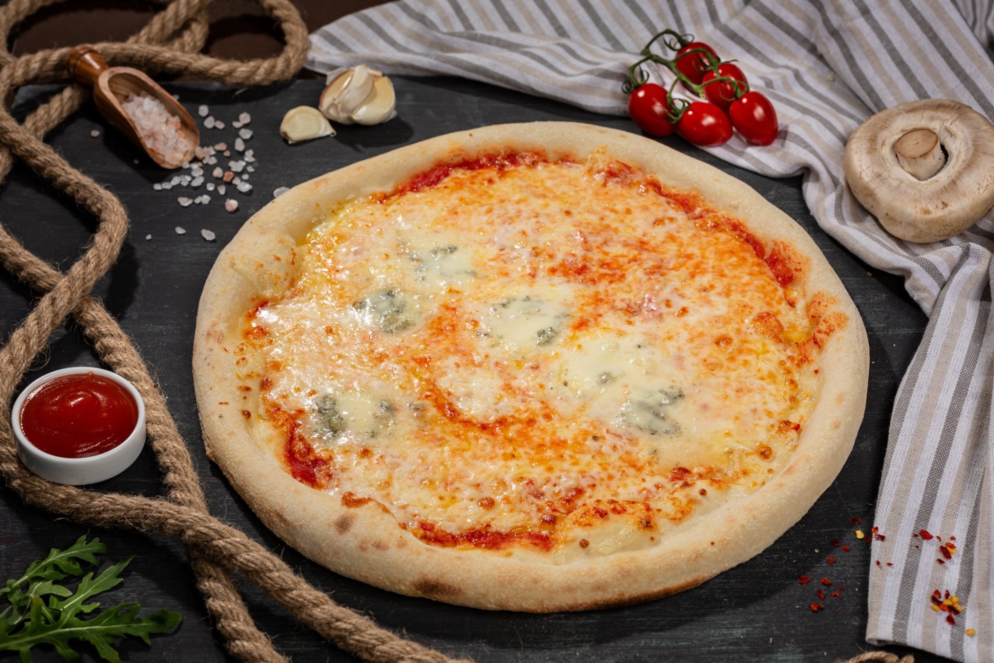 Pizza Quattro Formaggi M