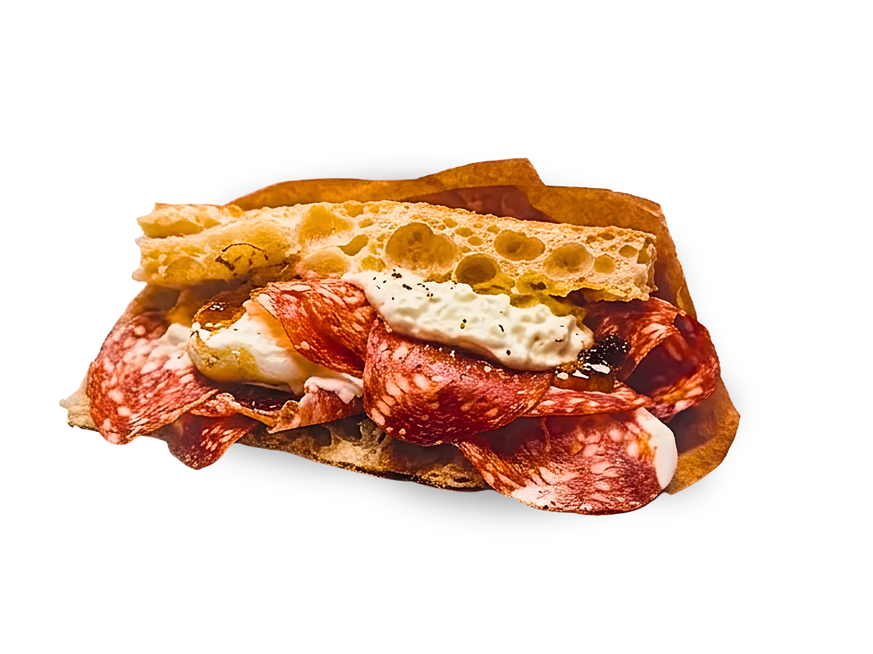 Kanapka z salami, serem i sosem, podana na chrupiącym chlebie.