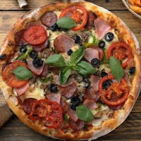 K TROM PIZZIAM VEĽKOSTI L OD NÁS DOSTANETE 1,5L PEPSI ZADARMO!