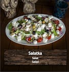 Balkan salat mit Knoblauch Toast
