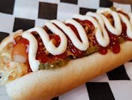 Hotdog z surówką