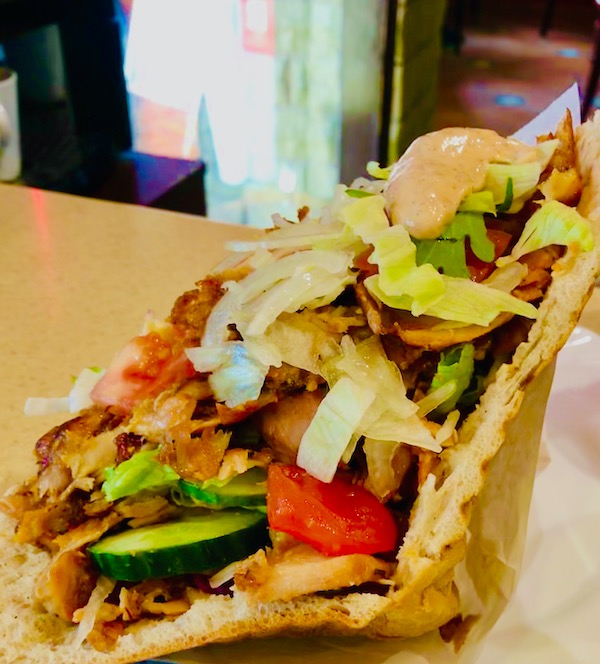 11. Kebab w bułce z karkówką z fetą (Standard)