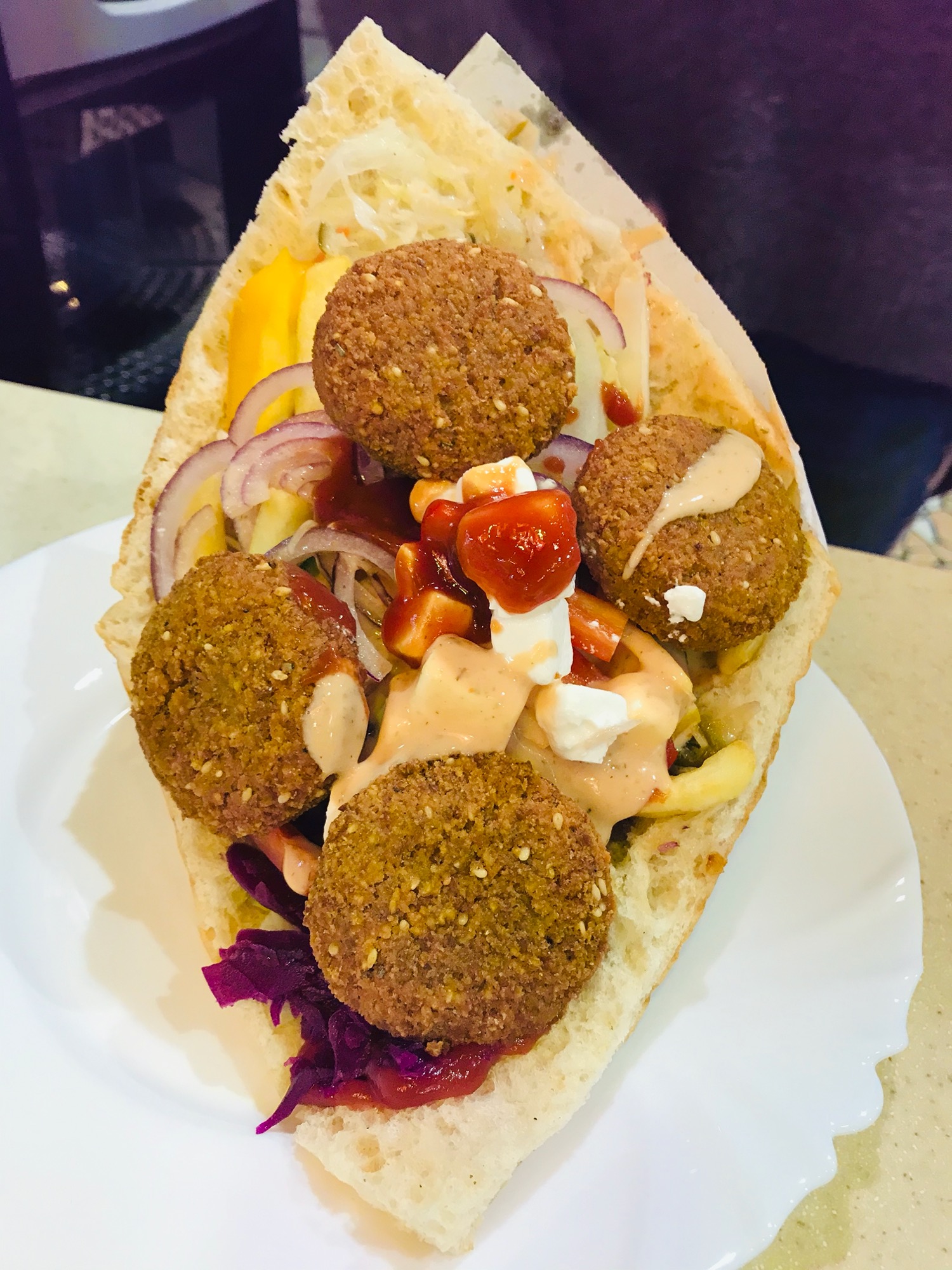 14. Kebab WEGE w bułce (Mega)