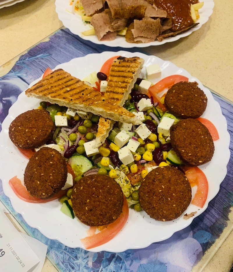 Sałatka z falafelem (Standard)