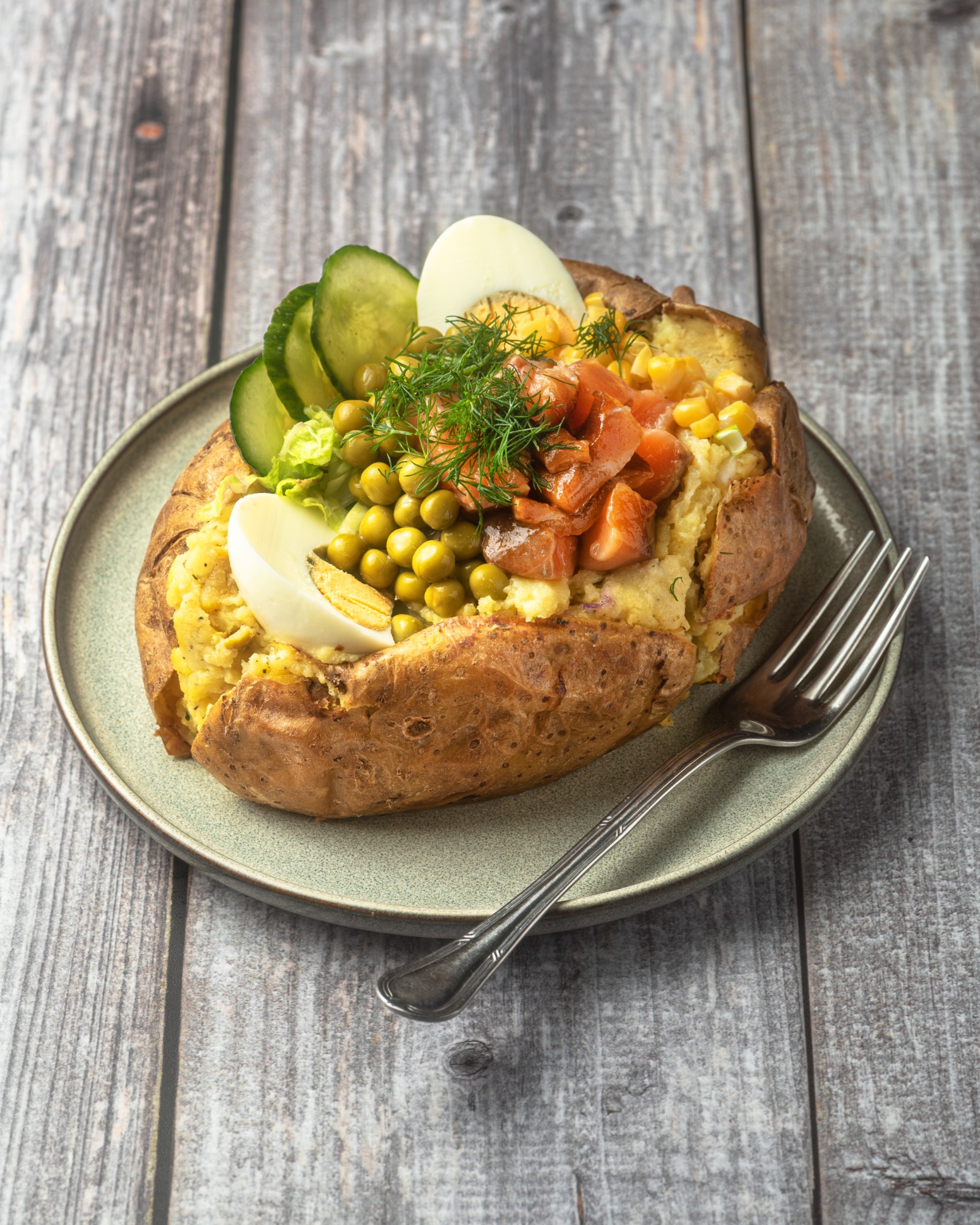 Kumpir z łososiem mały