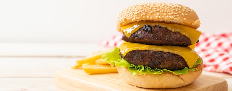 New York Burger - Nowość ! Każdy burger w zestawie z frytkami i sosem.