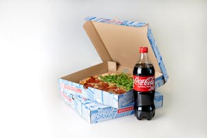 BIG PARTY! 3x DUŻA PIZZA (40cm) + Krążki cebulowe + 3 SOSY + Coca Cola 850ml